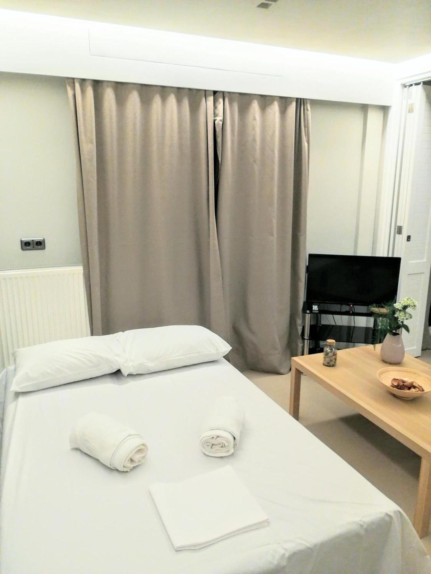Luxurious Minimal Apartment In Acropolis Athén Kültér fotó