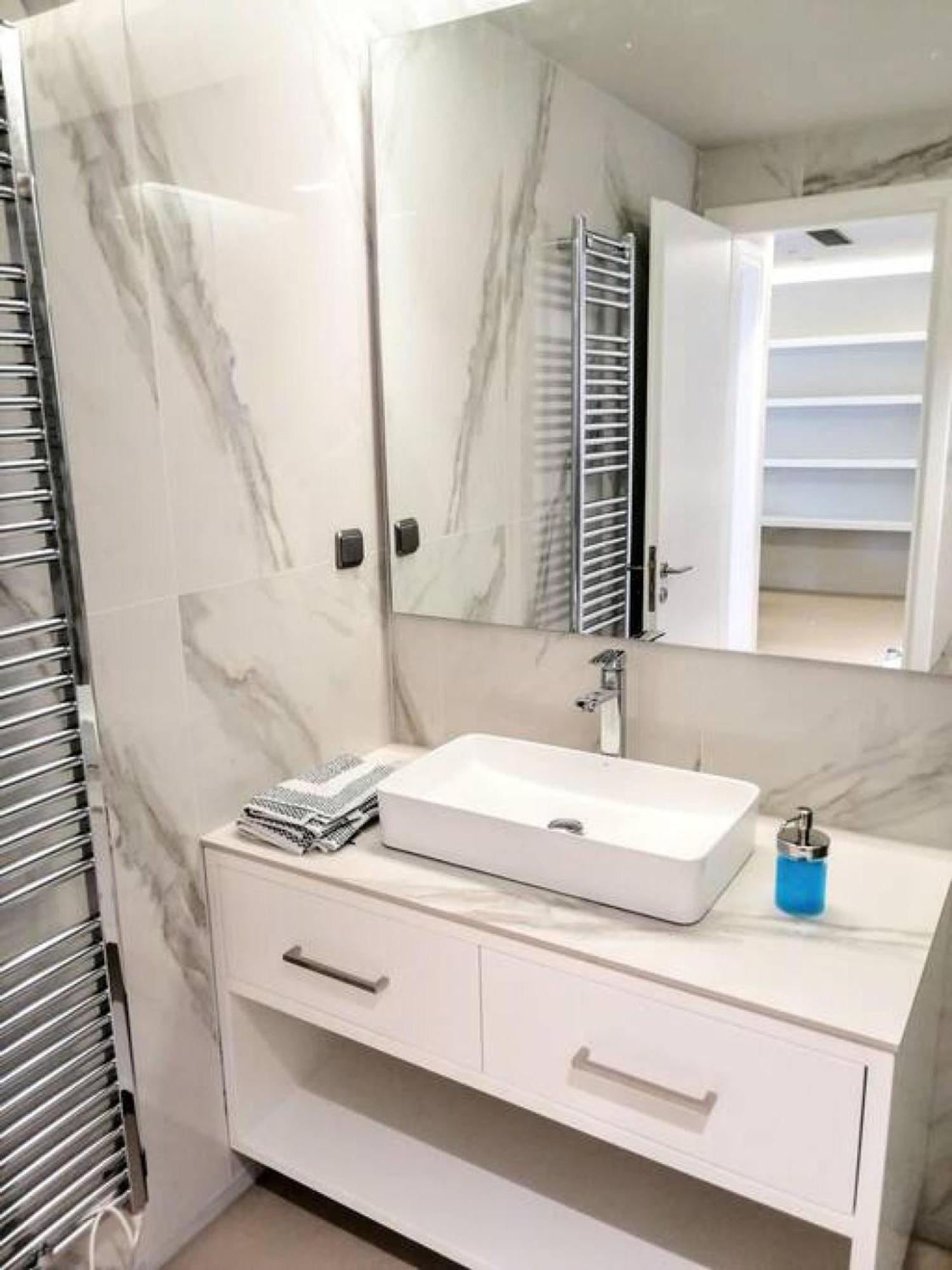 Luxurious Minimal Apartment In Acropolis Athén Kültér fotó